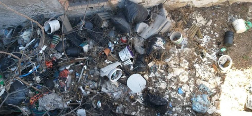 Trovata una montagna di rifiuti in via Fersina, l'intervento del Comune